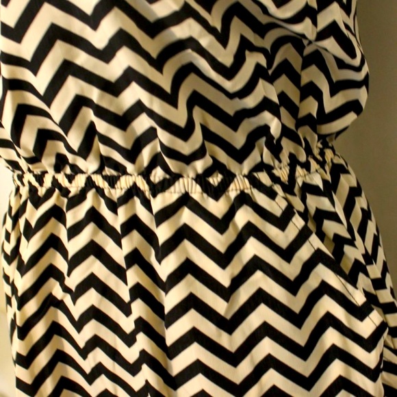 CANDIES BLACK IVORY CHEVRON JR WOMAN SHORT SLEEVE MINI DRESS MEDIUM OPEN BACK - Picture 7 of 10